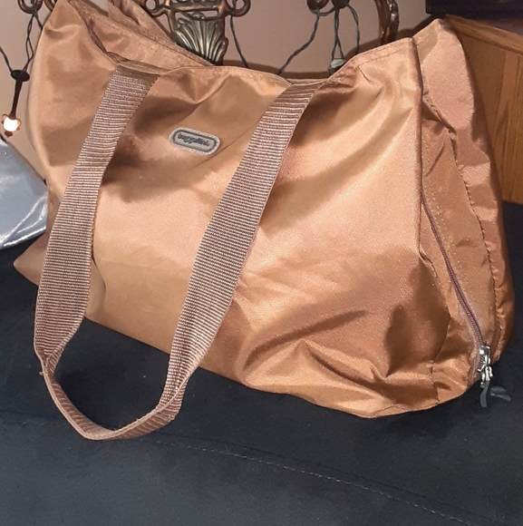 Baggallini Tote Duffle Market Bag. A pocket for everything!
